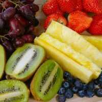 Serveersuggestie Fruitsalade met limoen-honingdressing