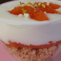 Serveersuggestie Yoghurt met grapefruit en honing granola