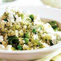 Serveersuggestie Broc­co­li­cous­cous met wit­te kaas **
