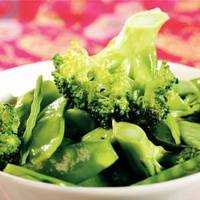 Serveersuggestie Broccoli en peultjes met hoisinsaus