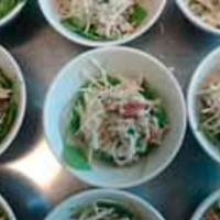 Serveersuggestie Salade van pastinaak met yoghurt en pecannoten